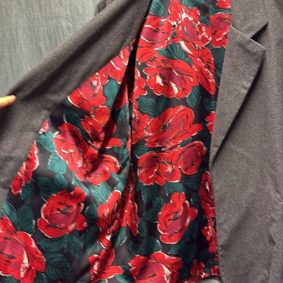 Gray blazer size 2-3X - Picture 3 of 7